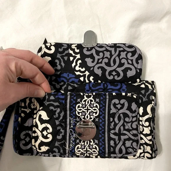 Vera Bradley wristlet - Picture 2 of 6
